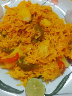 वेजिटेबल पुलाव (Vegetable Pulao Recipe In Marathi) रेसिपी चे मुख्य फोटो 