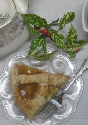A picture of Greek Apricot Jam Tart (Pasta Flora).