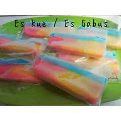 A picture of Es Kue / Es gabus pelangi.