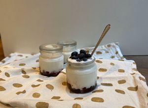 Una foto de Yogurt económico y sin equipamiento especial