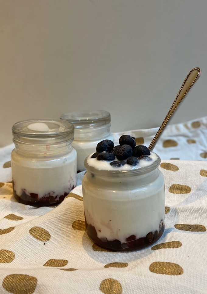 Una foto de Yogurt económico y sin equipamiento especial