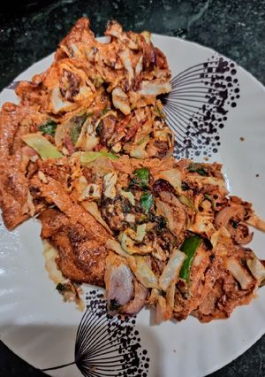 A picture of Tortilla de repollo (cabbage omelette).