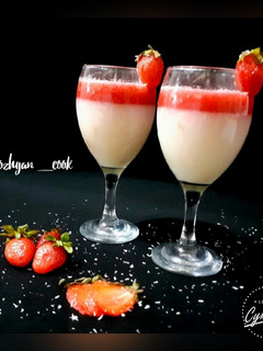 عکسی از دستور پودینگ با سس توت فرنگی 👌🏻😋😍