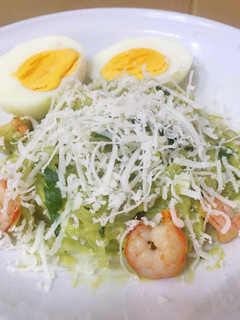 Foto resep Pasta Shirataki Prawns with Avocado Pesto / mie shirataki udang dan saus alpukat DEBM keto