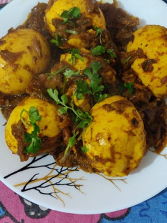 मुत्ता रोस्ट (केरला एग रोस्ट) रेसिपी मुख्य फोटो