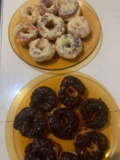 A picture of Ynielle’s Custard & Chocolate Custard Doughnuts.
