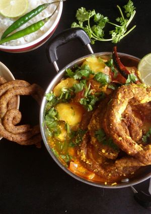 A picture of Palpali chukaunu curry with batuk.