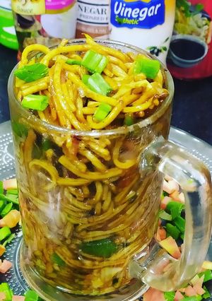 हक्का नूडल्स (Hakka Noodles recipe in hindi) रेसिपी मुख्य फोटो
