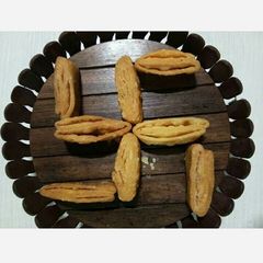 A picture of Layered Mathri.