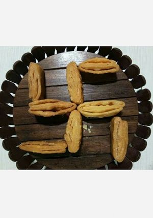 A picture of Layered Mathri.