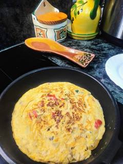 Una foto de Tortilla de patatas bien acompañadas