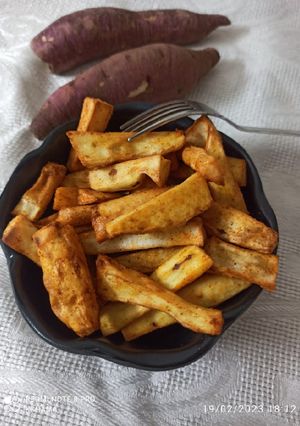 શક્કરિયા ની ચિપ્સ (Sweet Potato Chips Recipe In Gujarati) રેસીપી મુખ્ય ફોટો