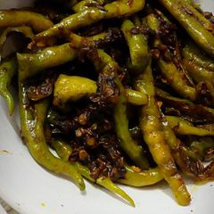 A picture of Masala green chillies.
