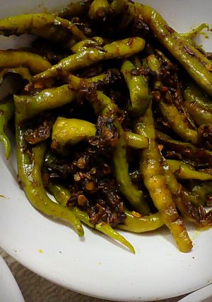 A picture of Masala green chillies.