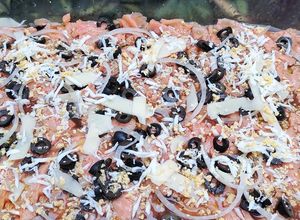 Una foto de Carpaccio de salmón