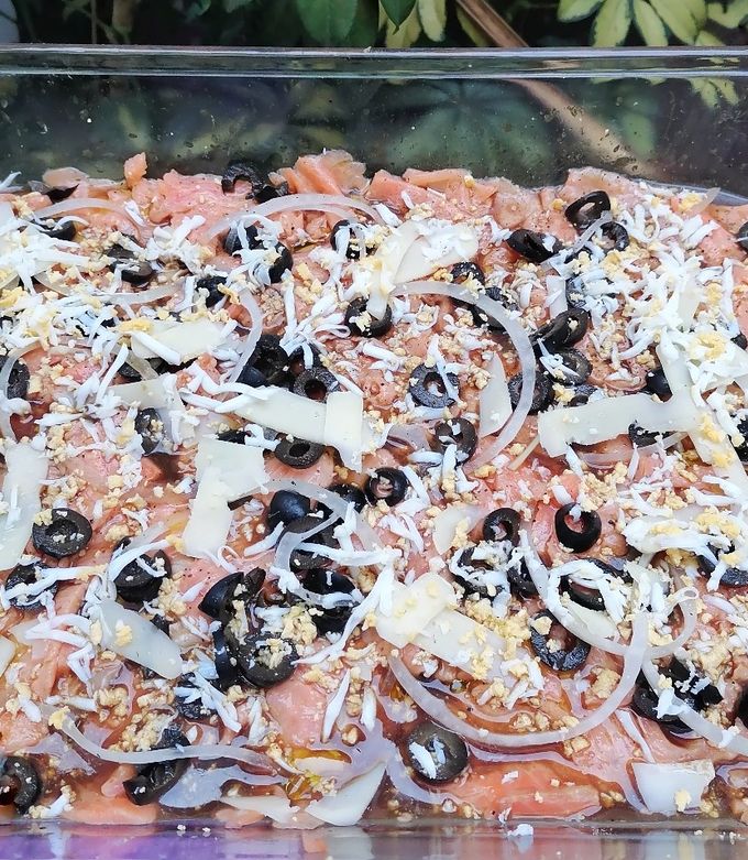 Una foto de Carpaccio de salmón