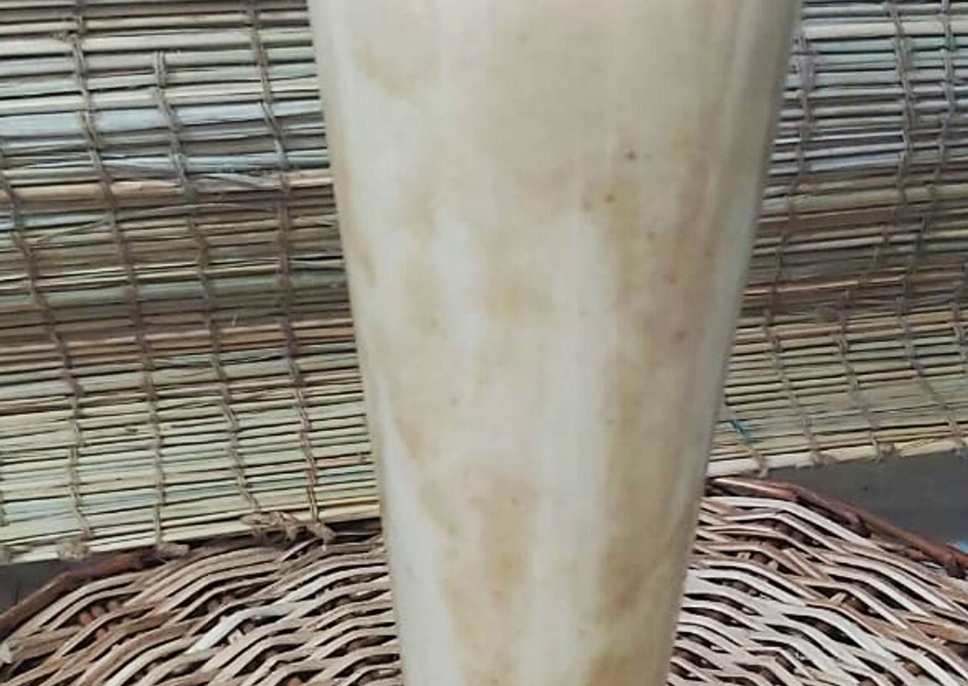 Caramel banana & almonds milkshake