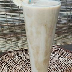 Caramel banana & almonds milkshake A picture of Caramel banana & almonds milkshake.
