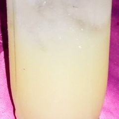 A picture of Pineapple and ginger drink.