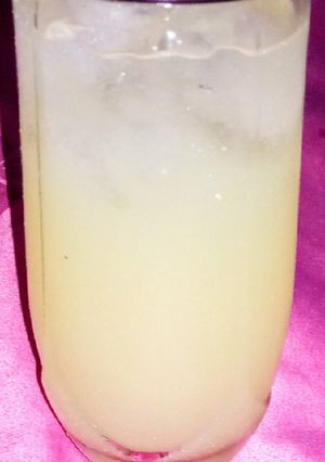 A picture of Pineapple and ginger drink.