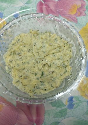 A picture of Lee's Simple Roasted Garlic Butter.