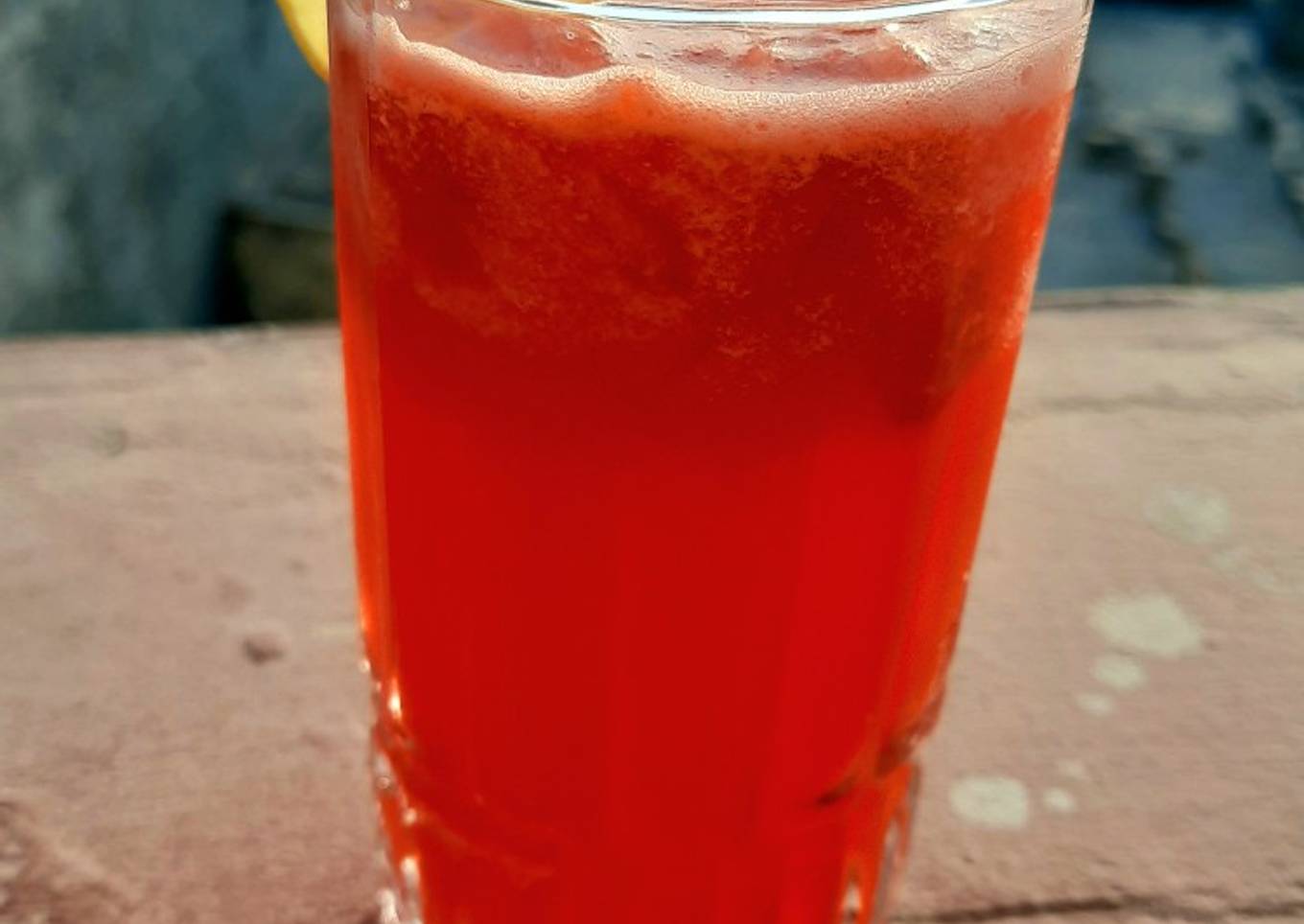 Watermelon juice with jam-e-sheren