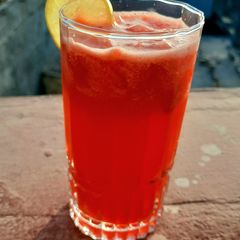 A picture of Watermelon juice with jam-e-sheren.