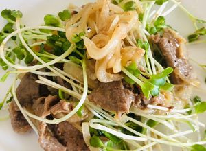 Hình của món Cải mầm trộn thịt bò.