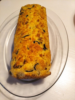 Una foto de Pastel de patata, tomates y olivas negras