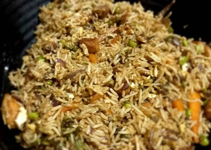 Vegetable and chicken fried rice