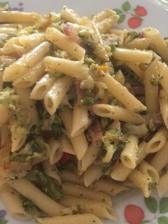 Una foto de Brócoli con pasta y bacon