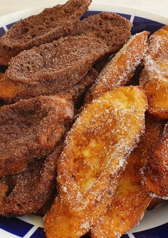 Una foto de Torrijas de leche y de chocolate