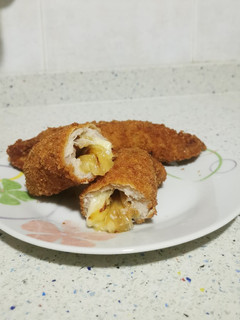 Una foto de Rollito de lomo con queso y cebolla caramelizada