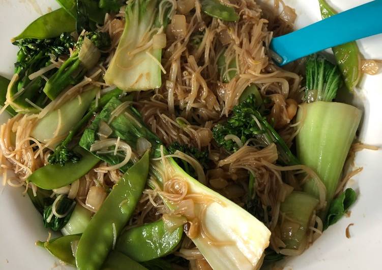 Recipe of Perfect Veg filled chow mien inspired Chinese fakeaway