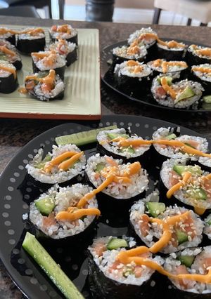 A picture of Salmon Cucumber Sushi.