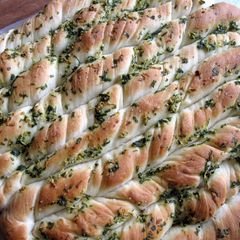 A picture of Twisted Garlic Bread.
