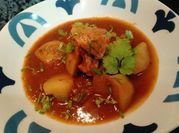 Una foto de marmitako cilantro
