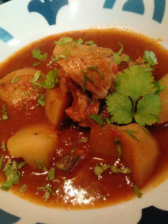 Una foto de Marmitako de Caballa, con Cilantro