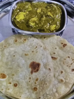 பசலை கீரை பனீர் கிரேவி(pasalai keerai paneer gravy recipe in tamil) செய்முறை முக்கிய புகைப்படம்