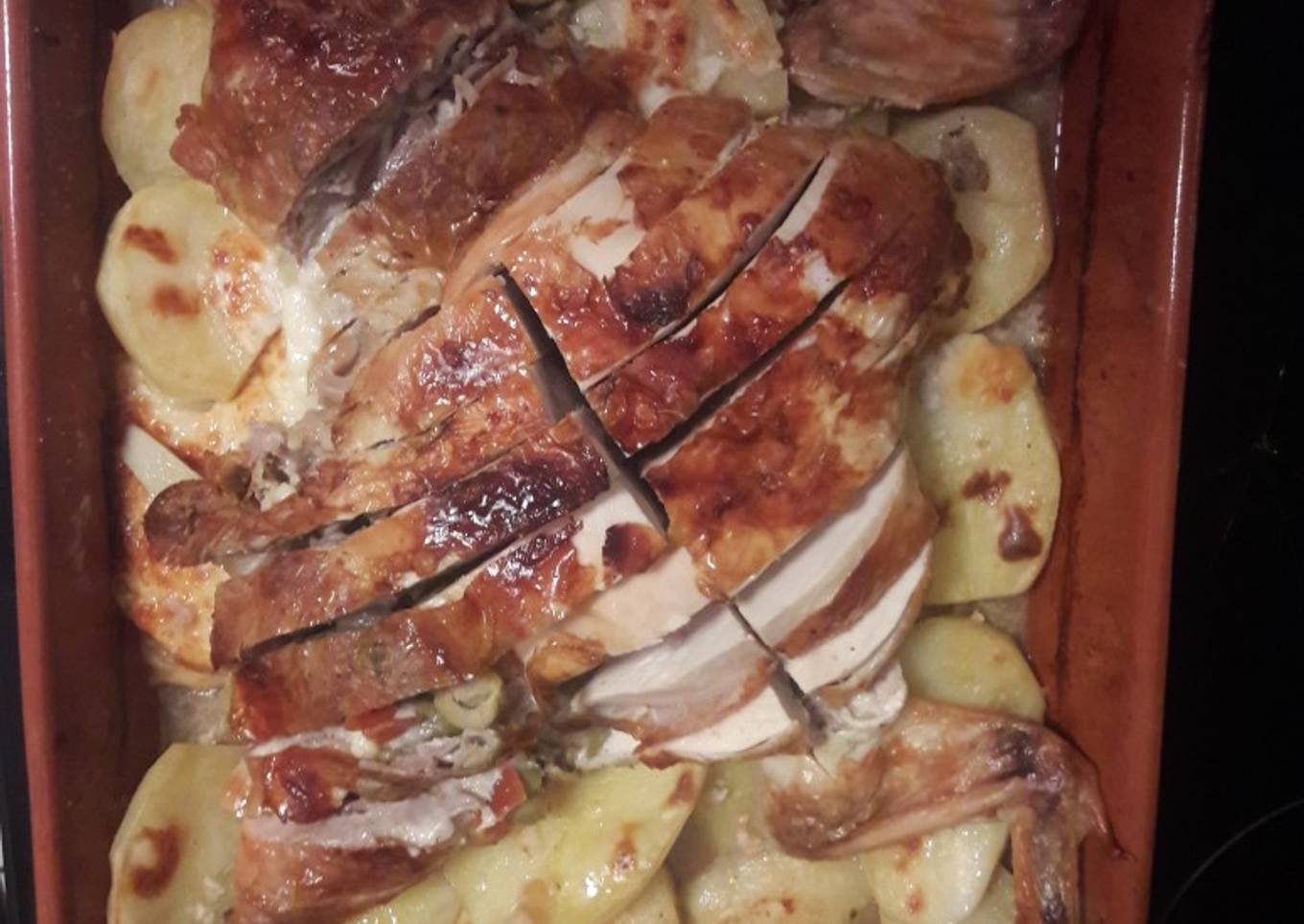 Pollo relleno con jamón, mozzarella y aceitunas