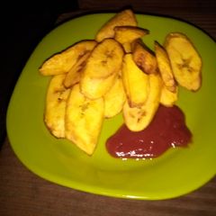 A picture of Fried plantain nd ketchup.