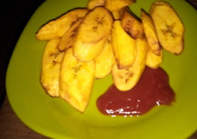 Fried plantain nd ketchup
