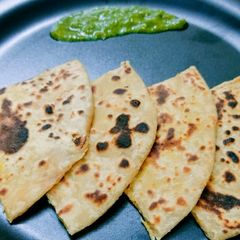 A picture of Chana Dal Paratha.