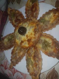 صورة لوصفة ميني كيش بالدجاج وصلصلة الجبن 🧀
