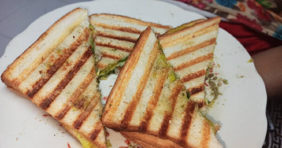 વેજ ચીઝ ગ્રીલ સેન્ડવીચ (Veg. Cheese Grill Sandwich Recipe In Gujarati)