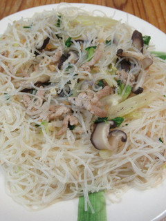芹菜炒米粉(無油版) 的食譜成品照片
