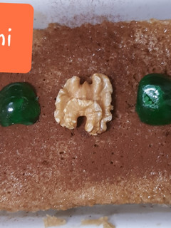 Una foto de Brownie en el microondas