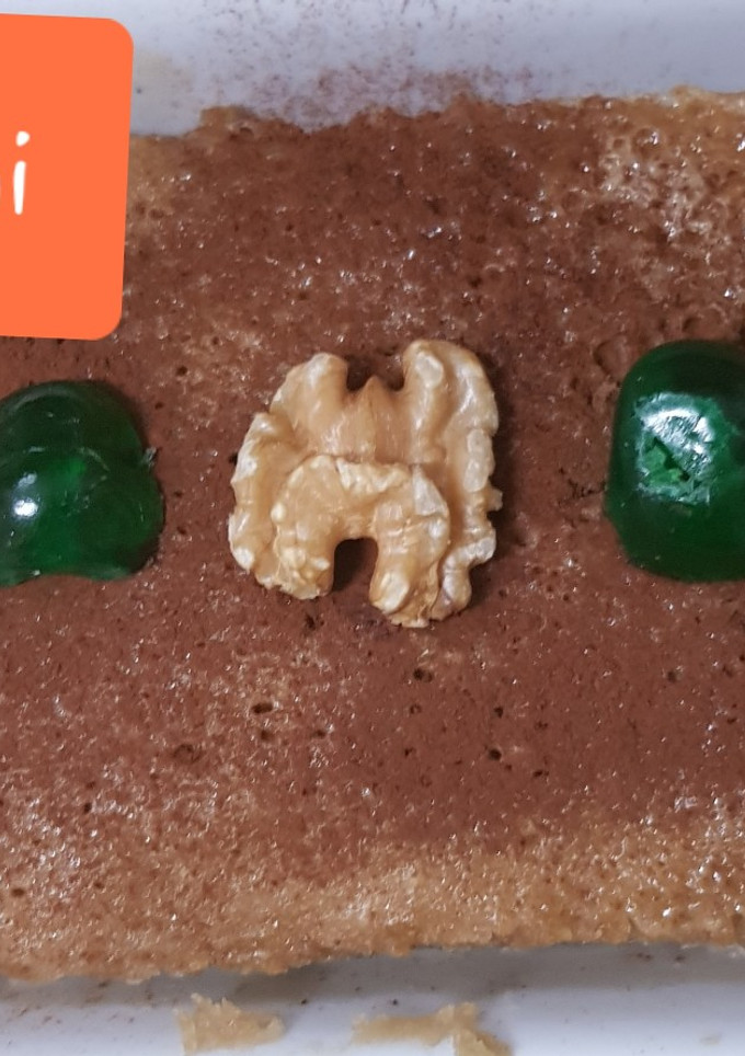 Una foto de Brownie en el microondas