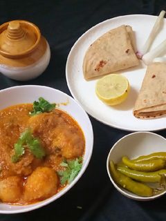દહીં મસાલા આલુ સબ્જી (Dahi Masala Aloo Sabji Recipe In Gujarati) રેસીપી મુખ્ય ફોટો