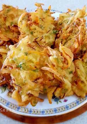 A picture of Bakwan sayur (vegetables friters).